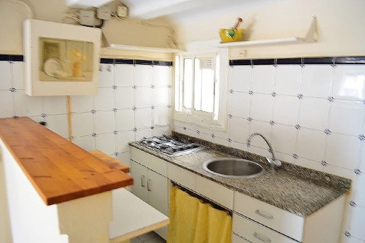 04 kitchen before agullers