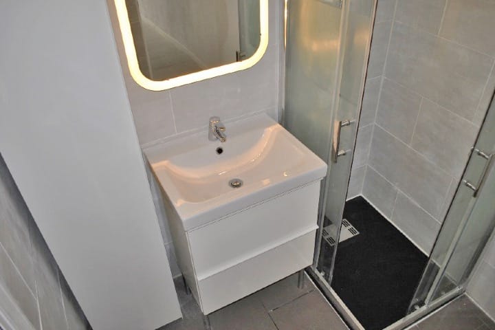 08 bathroom finished agullers