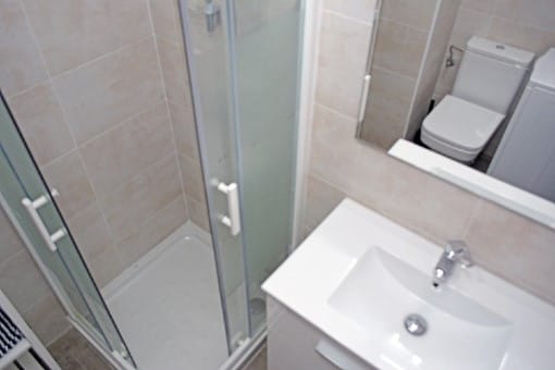 09a Grassot bathroom