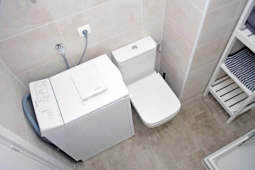 10a Grassot bathroom